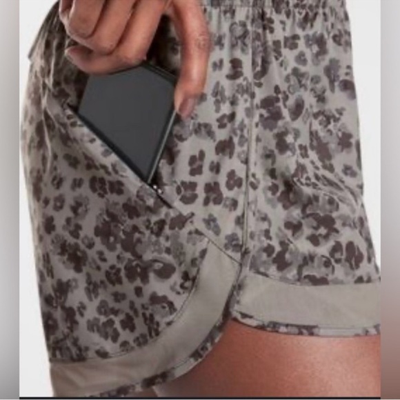 Athleta Printed Mesh Racer Run Shorts 4” Size XS - Picture 2 of 7